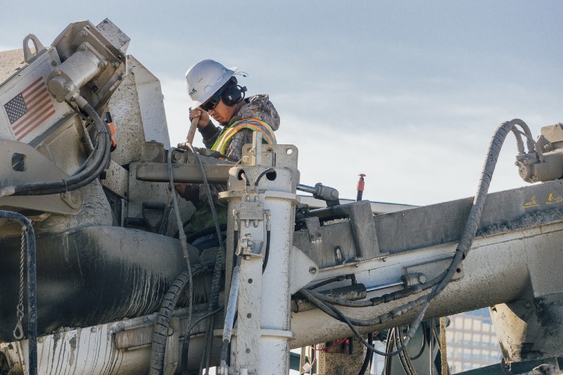 https://hydro-tech.ca/wp-content/uploads/How-to-Clean-Grease-Buildup-on-lndustrial-Equipment-Industrial-Equipment.jpg